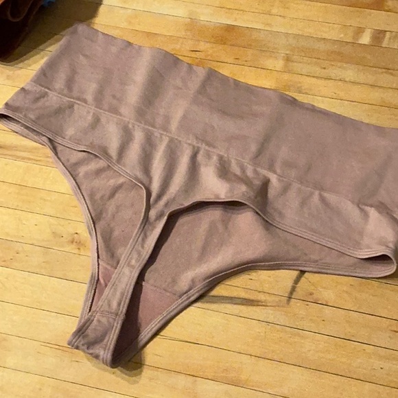 Auden Seamless High Rise Thong Set in Soft Mauve - Picture 3 of 5